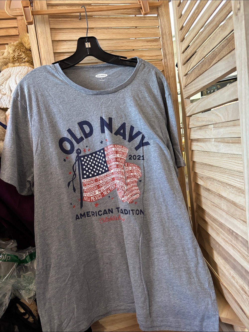 Old Navy Gray Short-Sleeve Tee with Red, White & Blue Flag Graphic XL